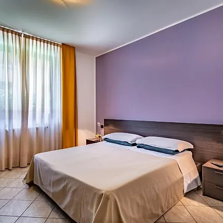 Aparthotel Arianna Rosia